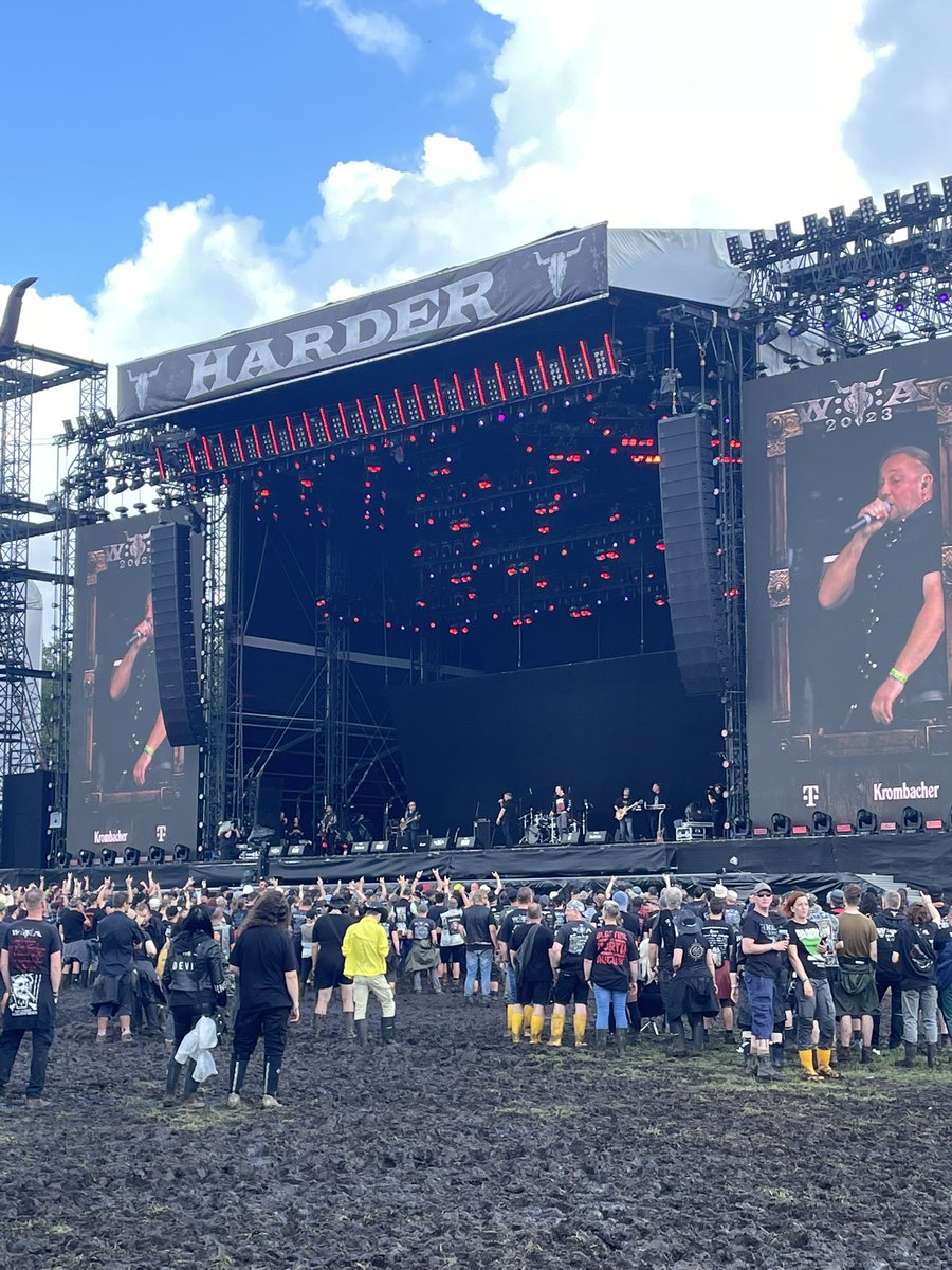 metalhammer_de's tweet photo. Würdiger Auftakt im Infield mit Skyline! 

#Wacken2023 #MetalHammer #MaximumMetal https://t.co/9yi7lFm2YR