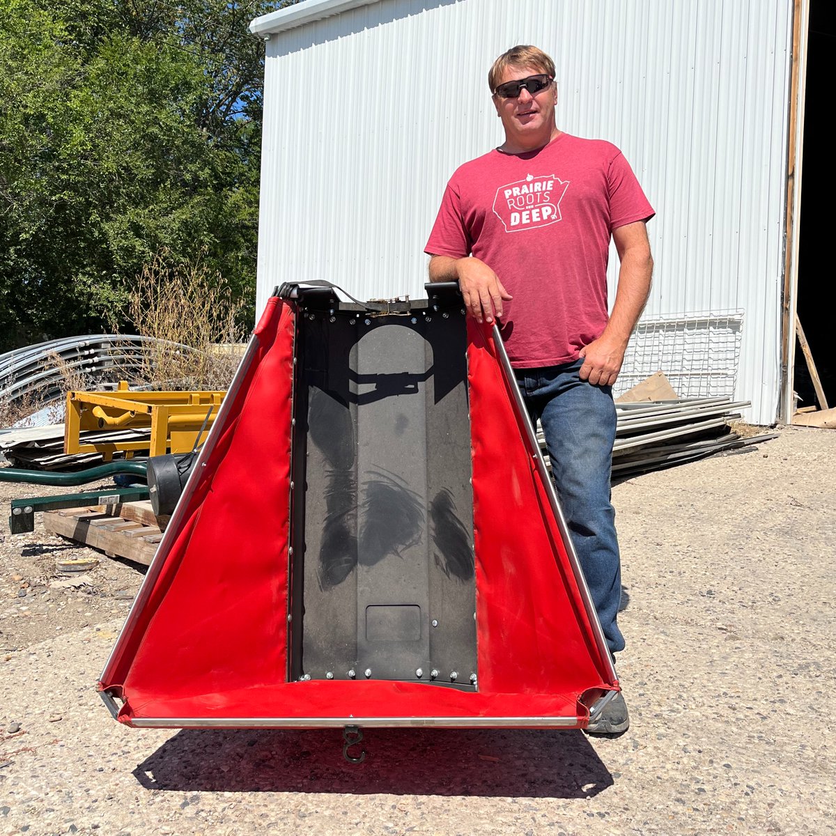 Congratulations to Darren Beernaert who was our big prize winner at our Customer Appreciation event last week!  He stopped in late yesterday to pick up his pop-up hopper.
Happy Harvest Darren!
#BoundaryCoop  #CoopAgro  #WeAreCoop