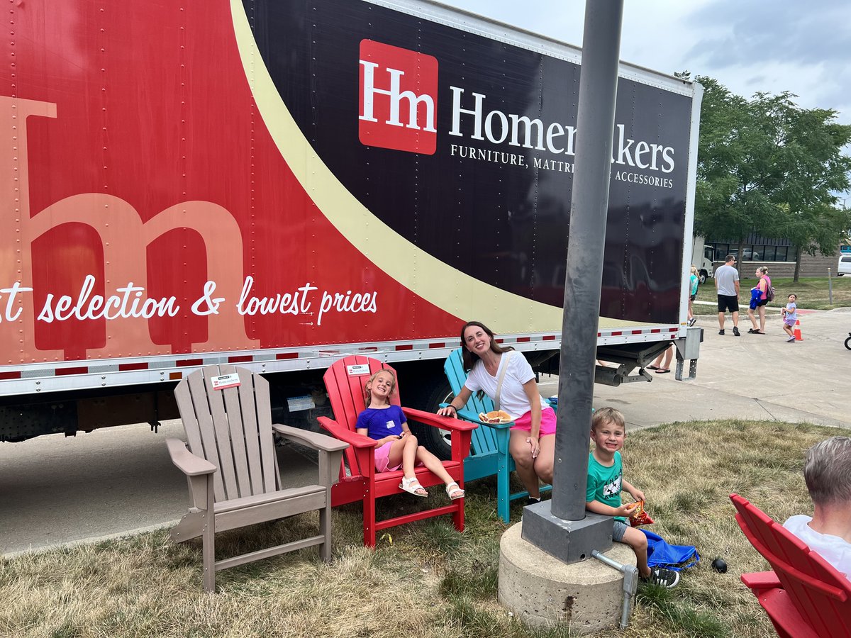 Homemakers Furniture tweet media