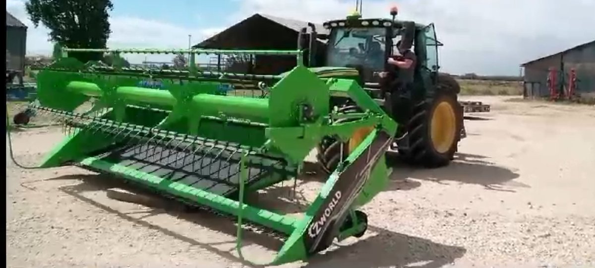 scordeau_inra's tweet photo. Arrivée et mise en route de la faucheuse andaineuse #Zworld sur @CASYSdijon @INRAE_BFC_Dijon au domaine expérimental https://t.co/Q6tp6y4peW