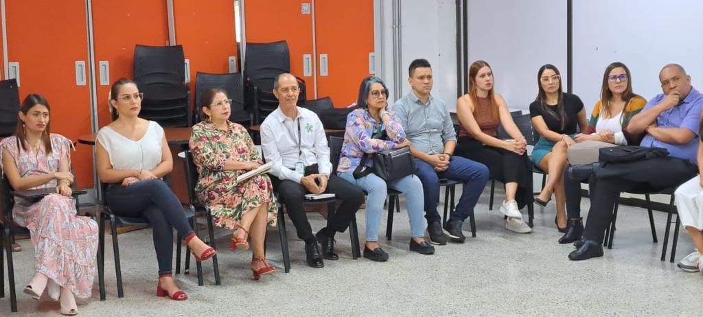 johnalbeirogir's tweet photo. #AEstaHora Inicio con mi equipo de trabajo de @SENA_Antioquia una jornada laboral en el Centro de Diseño, Confección y Moda. Durante el día, recorreremos sus instalaciones y sostendremos reuniones y mesas de trabajo con aprendices, instructores y funcionarios. https://t.co/7ivP64wkQe