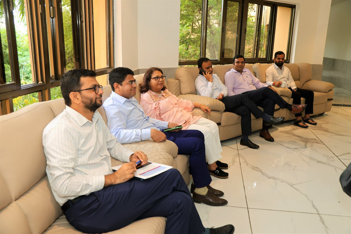 IIM_I's tweet photo. With newfound insights and determination, the first batch of #IIMIndore's ANVESHAN is all set to lead the way toward a cleaner, greener, and healthier India. Here's to a brighter tomorrow!
#IIMIat26 #IIMI #IIMIndore #ANVESHAN #CleanIndia #Sustainability #SwachhSurvekshan https://t.co/C3Z3neycjS