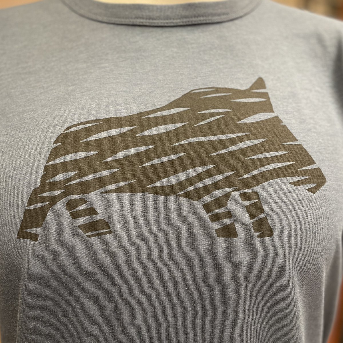 Vers van de pers! Er zijn hele mooie nieuwe shirts binnen van het Nederlandse merk Päälä. Naast de modellen voor dames is er ook een leuke print voor heren bij gekomen met een zwijntje. De heerlijk zachte stof is een mix van bamboe (70%) katoen (30%). Prijs €39,95