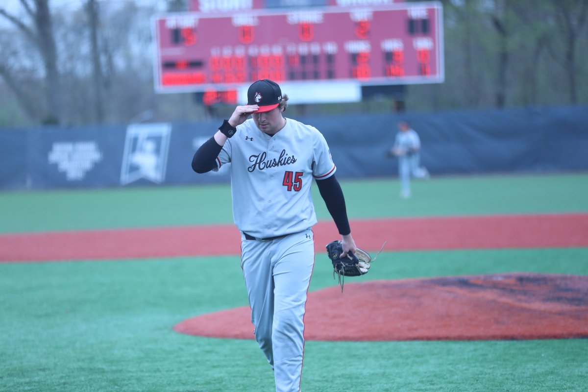 What a debut for rising senior Will Jones last night on the Cape (<a href="/OfficialCCBL/">Cape League</a>):

In 3.1 innings of work he allowed just one unearned run on two hits, one walk, and SEVEN strike outs 🔥 

His <a href="/HarwichMariners/">Harwich Mariners</a> came back to beat Brewster 3-2 👊 

#HowlinHuskies