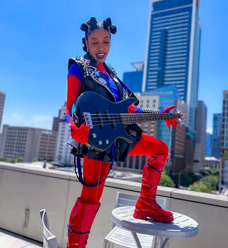 Hi_lexachan's tweet photo. HOBIE THE PUNKEST SPIDERMAN 🕷🎸🤘🏼⚡️#spiderpunk #hobiebrown #spiderman https://t.co/rucllksYZY