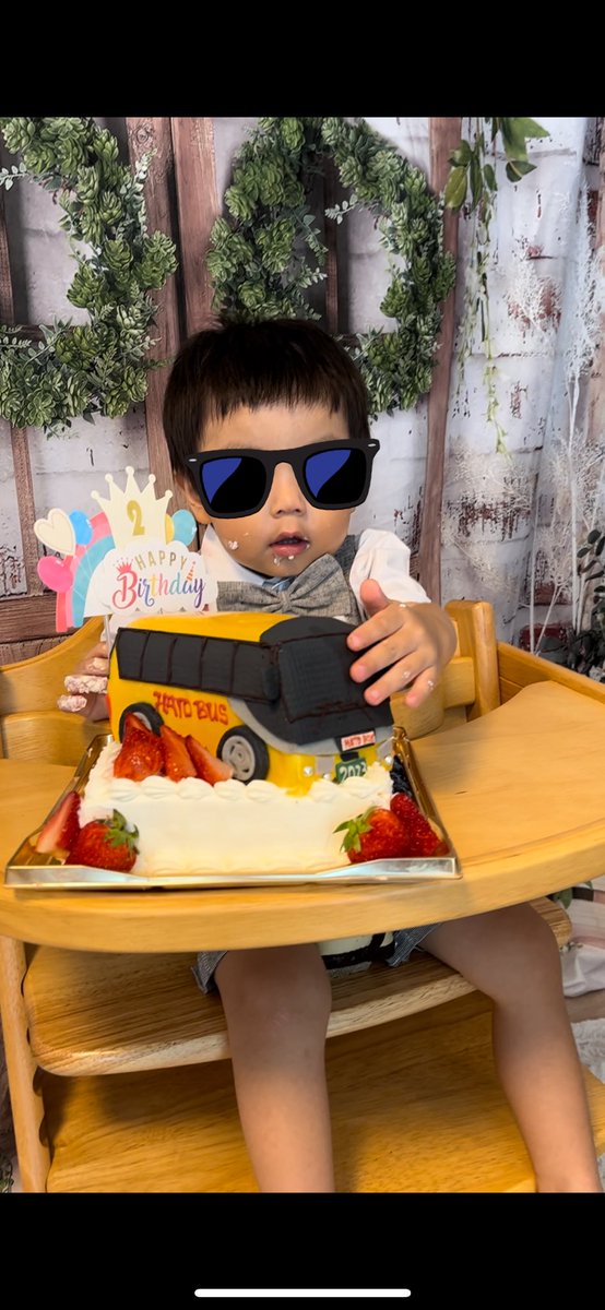 M_aihama's tweet photo. 息子2歳のお誕生日は40℃の���熱で4日寝込んだけど今日から復活🎂🎉うちの親から貰った誕生日祝いのお金入りの封筒、キッチンに置いといたら息子が勝手にゴミ箱に入れたっぽくてとっくにゴミの日過ぎてるしどこ探してもないし辛い😭😭😭いくら入ってたのか中身も見てなかったのに… https://t.co/udW2miGGLg