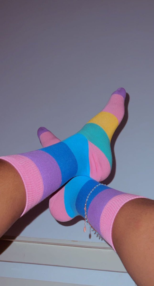 kndlexi_x's tweet photo. @pvmihalache @AcrossProtocol @UMAprotocol @ETHGlobal Socks lovers 💆🏽‍♀️💕 #SocksBattle https://t.co/hIVNmRaqMZ