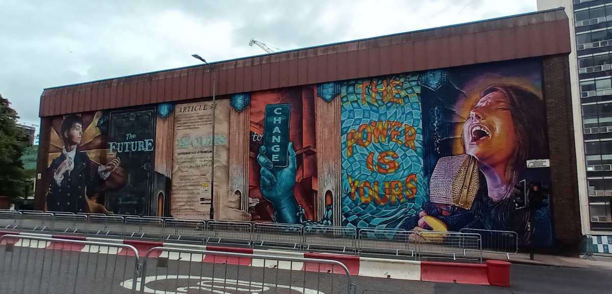 Gemmazzburgh's tweet photo. I'm a care experienced yp from Falkirk  and today i came to see the new the future is ours to change mural 💙 I love it! 

#glasgow #uncrc #thefutureisourstochange #careexperienced https://t.co/Iw5egZsUQ3