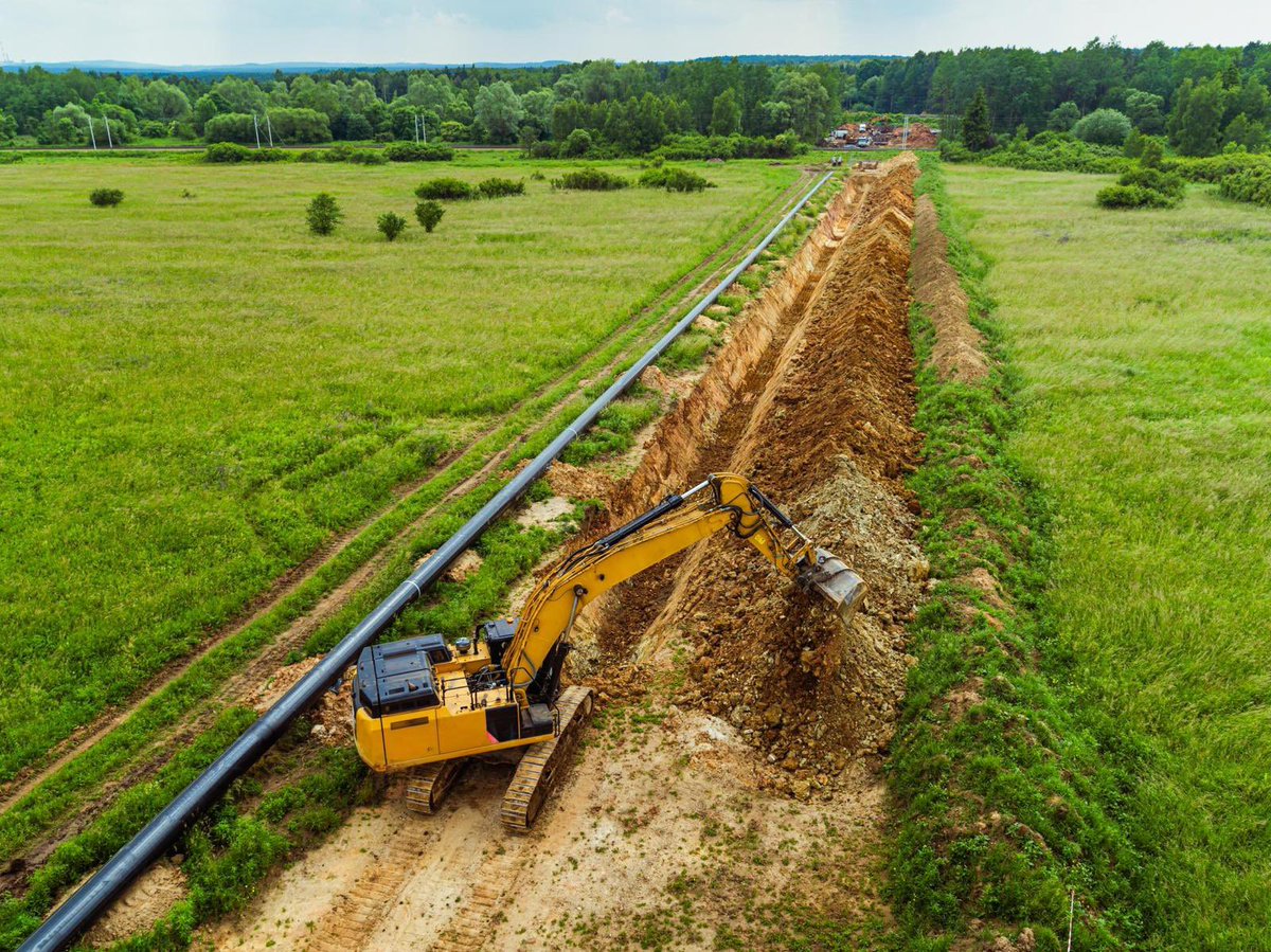 AnnaTrzeciakow3's tweet photo. Kilka zdjęć z budowy gazociągu Oświęcim-Tworzeń powstającego w ramach programu @GAZ_SYSTEM #CoalToGas - przyłączony do #KorytarzPółnocPołudnie zapewni zwiększone dostawy #gazziemny do odbiorców i przedsiębiorstw z woj. małopolskiego oraz śląskiego. Dotrzymujemy słowa. ⬇️ https://t.co/QeG1Dg6tCF
