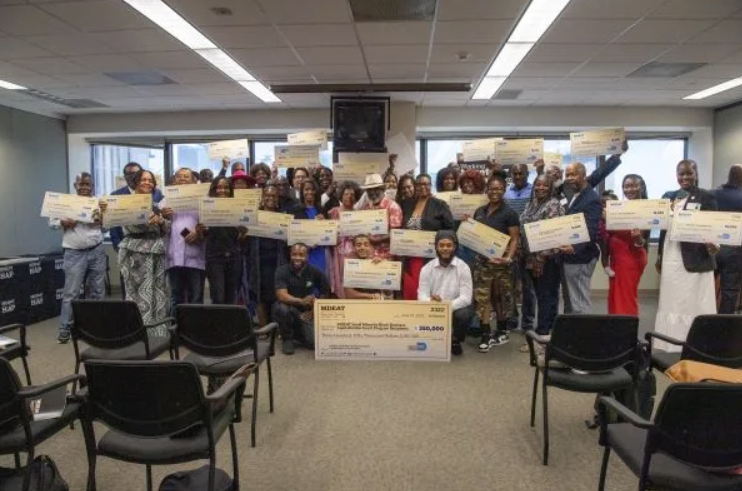 📢 Calling all start-up entrepreneurs in Miami-Dade County! 💼💰The Miami-Dade Economic Advocacy Trust is offering up to $2,500 in grants, technical assistance, &amp; resources for your business. Learn more in this article by <a href="/sflcn/">SFLCN</a>: bit.ly/3DugVE5