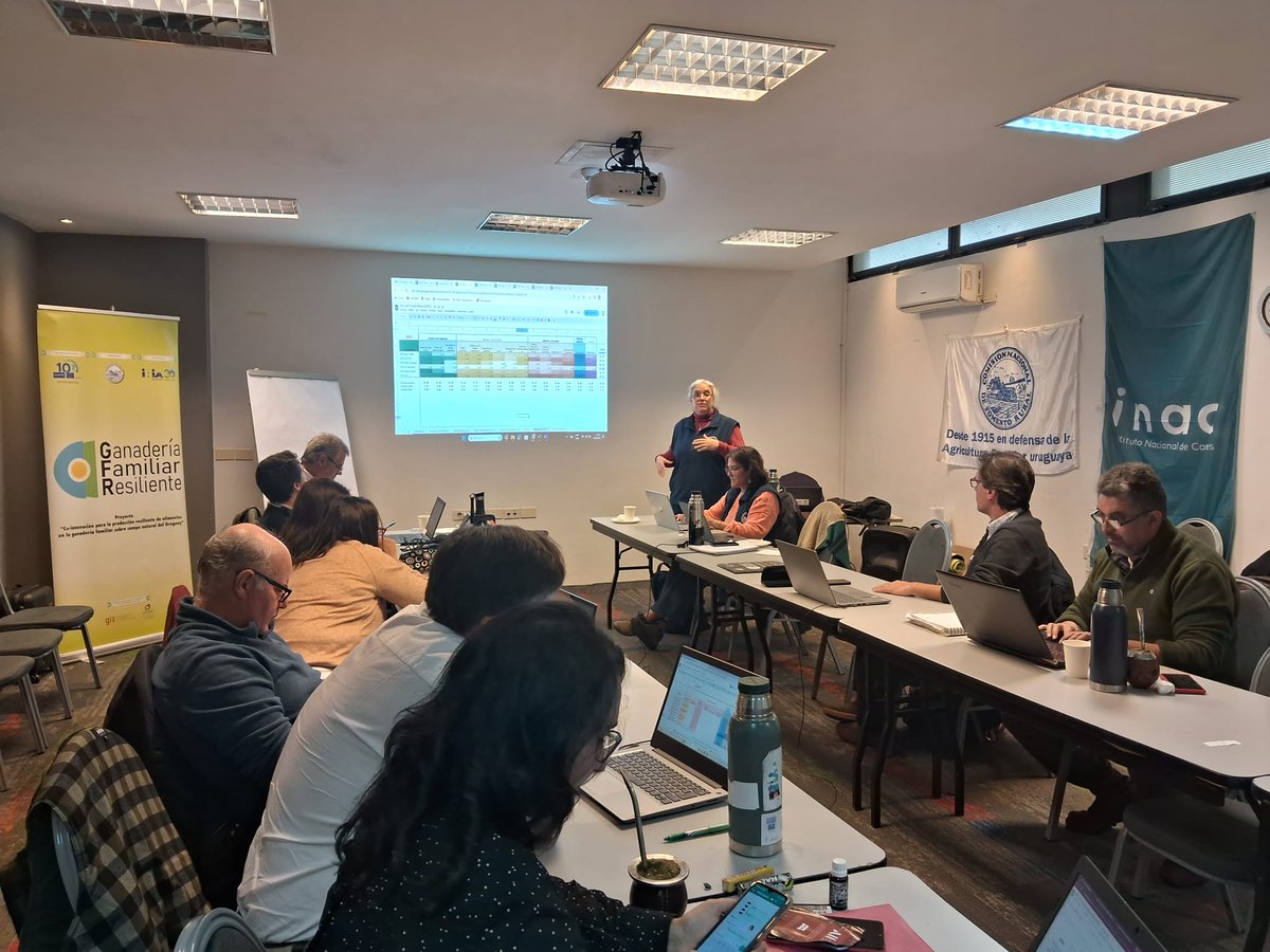 GFResiliente's tweet photo. 3 de agosto: Reunión del Grupo Motor de @GFResiliente. En la mañana, trabajamos en el análisis de los cierres del ejercicio 2022/23 de los predios ganaderos, junto al equipo técnico de campo y las Ings. Agrs. Andrea Ruggia y Verónica Aguerre de @INIA_UY https://t.co/iJGvsy5LAr