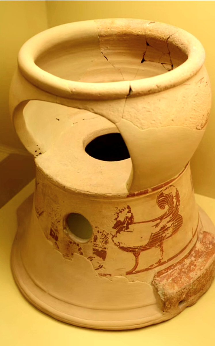 GrecianGirly's tweet photo. 👶🚽🏺
1) 6th Century BCE pottychair found in the Athenian Agora. Agora Museum, Athens, Greece. 📷 Mark Cartwright.
2) Ancient Greek kylix showing a baby sitting in his pottychair and calling to his mother. ca. 480 BCE. The Royal Museums of Art and History, Brussels. A890. https://t.co/AnjYXTBaKH