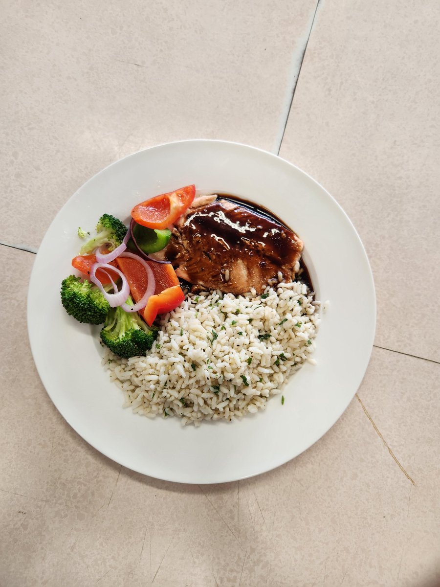 krackerscaters's tweet photo. Good Morning from Krackers! 
Today, we are serving up a delicious teriyaki salmon with herbed rice and sauteed veggies! 
Come by and try our fantastic lunch special! https://t.co/GSYpqNMVL0