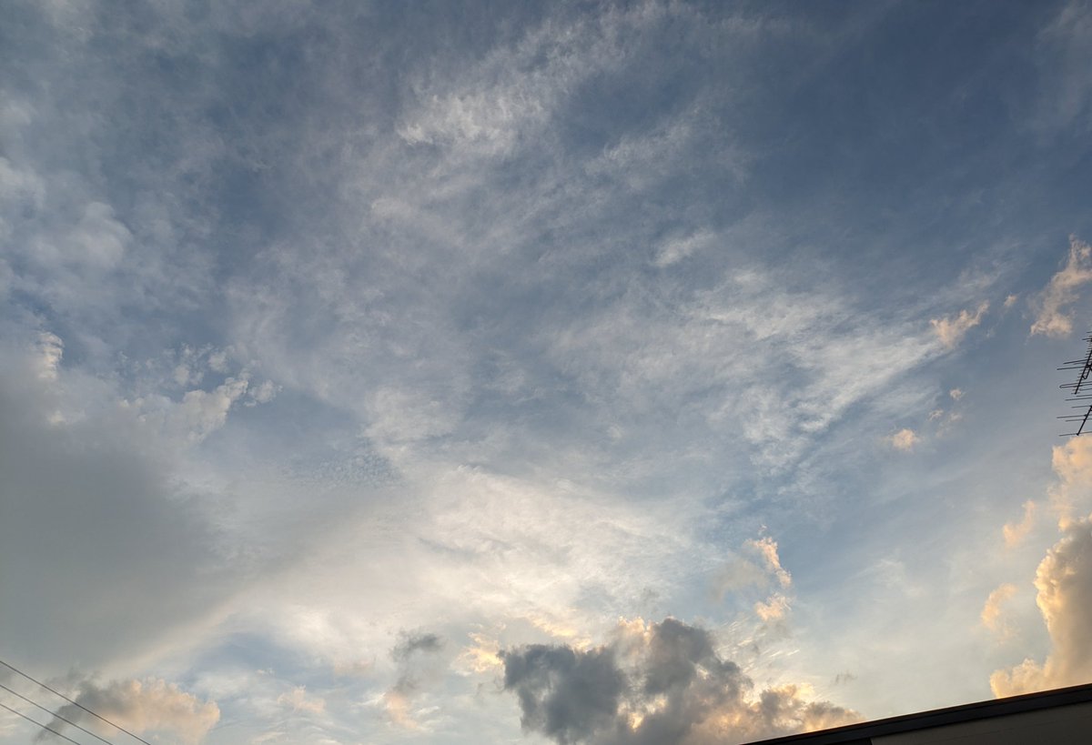 benio_reborn's tweet photo. もうすぐお盆
北国ではお盆とともに夏が終わる
日々の暑さに音を上げながらも
秋を追いやるようにやってくる冬を思うと、もう少しこの季節が続けばいいのに…とわがままになる https://t.co/8rix2kURpV