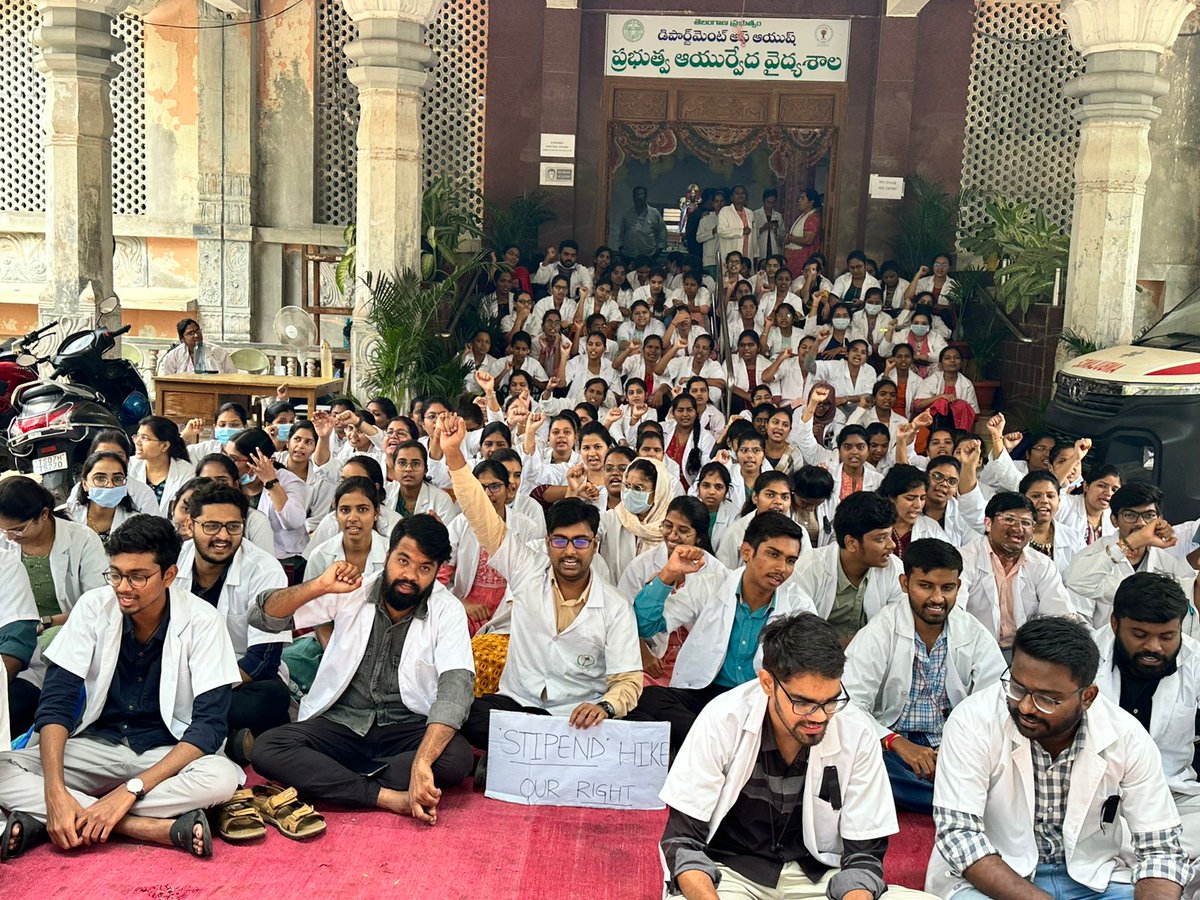 TSAPGA's tweet photo. We, TS AYUSH PG'S and HOUSE SURGEON'S are fighting for stipend hike which is pending from 2014 from @TelanganaCMO. ✊🔥#TSAYUSHSTIPENDHIKE  #TELANGANAAYUSH https://t.co/sR7kwRfb53