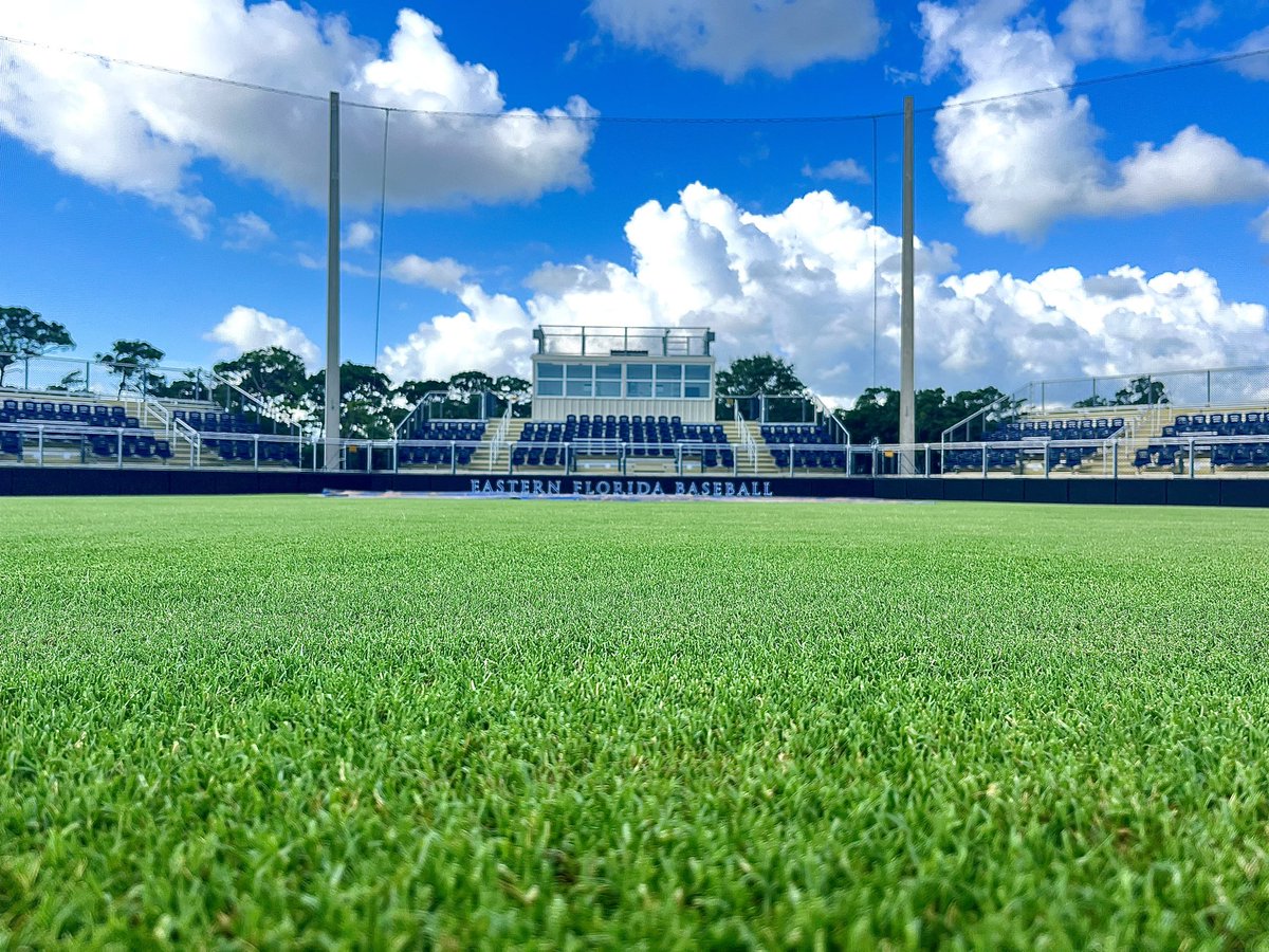 StevenBrownBSB's tweet photo. Counting down the days till the guys are back on campus!! Fall ball is almost here. 1st cut with new reels on the mower got this Hybrid Bermuda popping!! Yes that’s natural GRASS not fake turf! #TitanUp⚔️ #FieldGuy #CollegeBaseball https://t.co/r2xnIwH2Wi