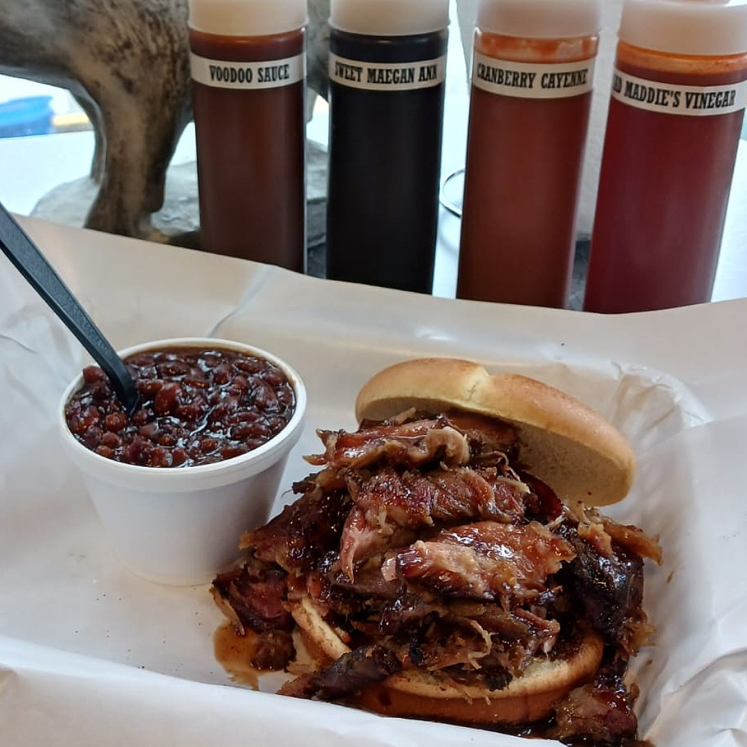 It's PULLED RIB day at Bogart's! 🐷🔥😋

#bogartssmokehouse #soulard #bbq #barbecue #smokedmeats #porkmafia #foodie #eatstl #eatlocal #stlfoodscene #stlouisgram #explorestlouis #bbqcatering #bbqcaterer #cateringservices