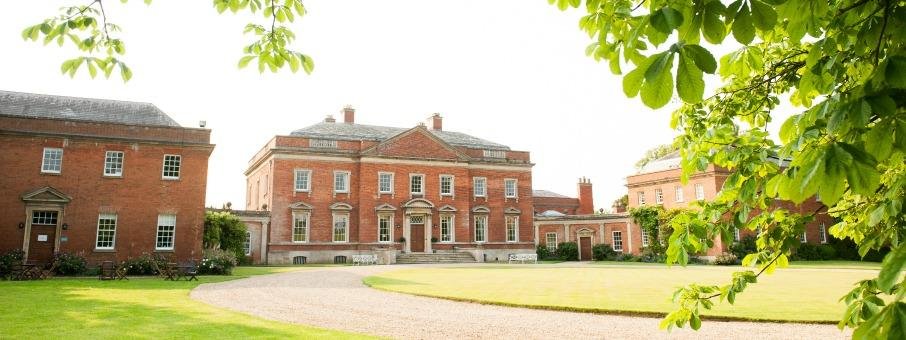Discovering Northamptonshire: I am looking forward to visiting @KelmarshHall & Gardens. An elegant, 18th-century Grade I listed country house, award - winning historic gardens & picturesque ornamental lake set in the beautiful Northamptonshire countryside. kelmarsh.com