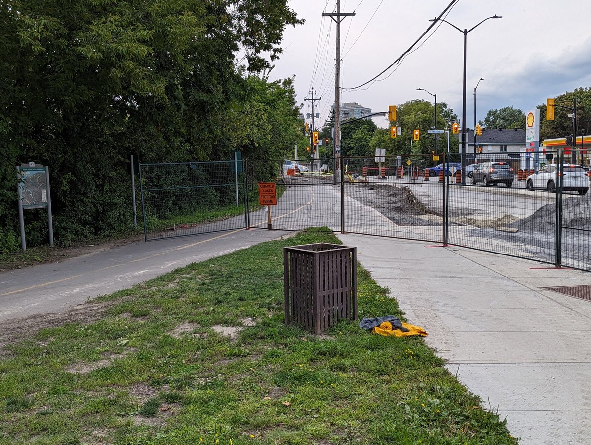 The Rideau River Eastern pathway is de facto closed between Montreal Rd and McArthur and there's no real detour for #ottbike #ottwalk & #ottroll 
They fenced it off at Montreal Rd and there are 3 more fences set up between the basketball field and the skate park.
1/