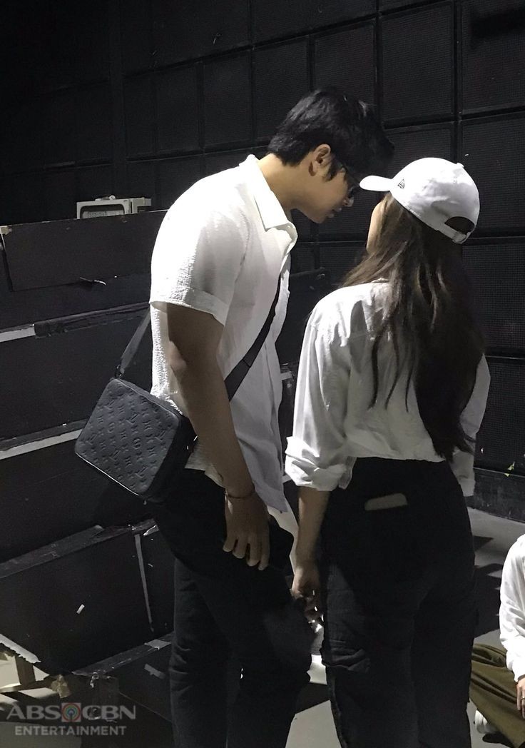 dbserene's tweet photo. idk kung ako lang pero nakakakilig kapag ginagawa 'to ng mga lalaki like para lang maintindihan sasabihin mo yuyuko sila ganon?!?? 

#DonBelle https://t.co/QDUUhBz6OG