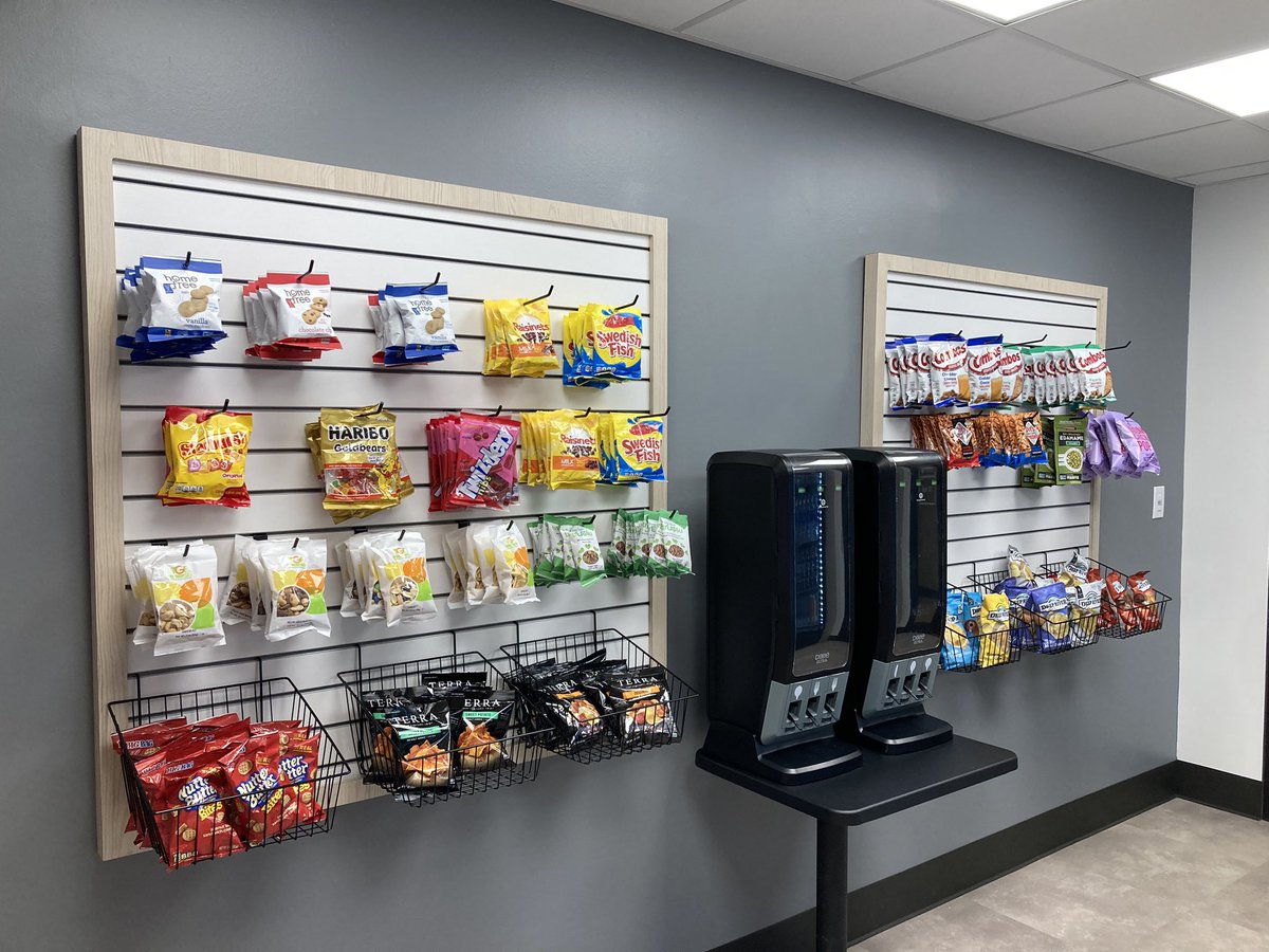 Sodexo_UH's tweet photo. The Market Zone is open ! Checkout our new #MicroMart at @UHhospitals Cleveland Medical Center , we’ve got options from @FarmersFridge , @AmysKitchen , @RaosHomemade , @Starbucks and more! Open 24/7 with your UH badge ☕️🥗🪪 https://t.co/W6pARPQbDH