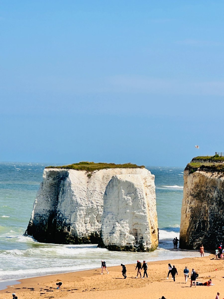 katiehardy89's tweet photo. A visit to Broadstairs Beach🏖🏝 https://t.co/blQQBpyVAk