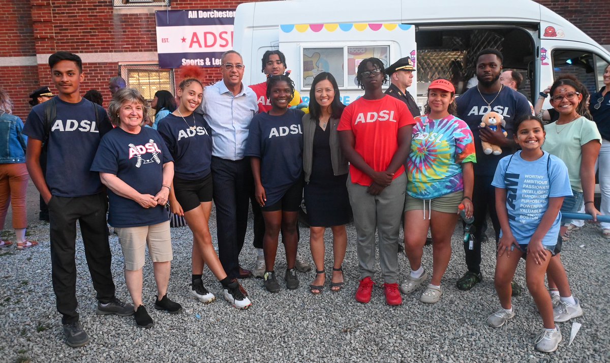 DorchesterONS's tweet photo. @MidDotOns, @AAPIONS, and I were thrilled to attend the #NationalNightOut in Dot! Building partnerships between @bostonpolice and our community is always cause to celebrate. https://t.co/mWUGrBA0V7