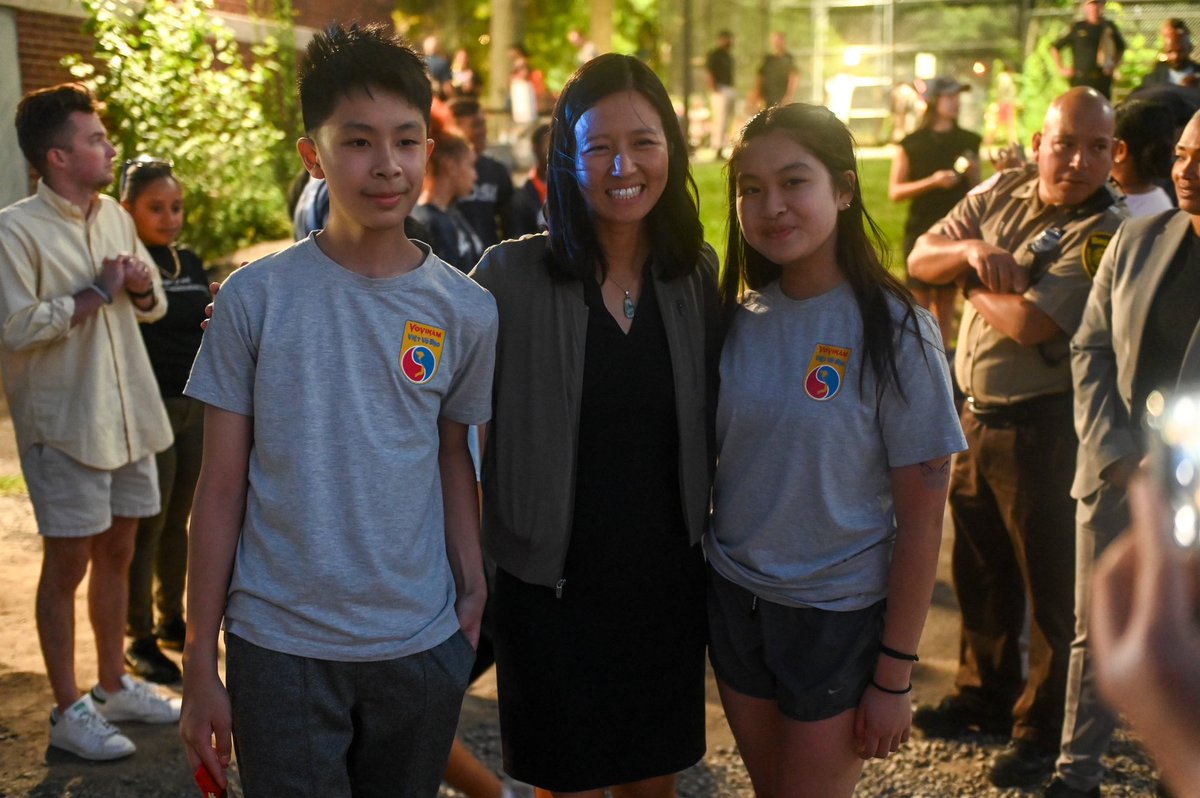DorchesterONS's tweet photo. @MidDotOns, @AAPIONS, and I were thrilled to attend the #NationalNightOut in Dot! Building partnerships between @bostonpolice and our community is always cause to celebrate. https://t.co/mWUGrBA0V7