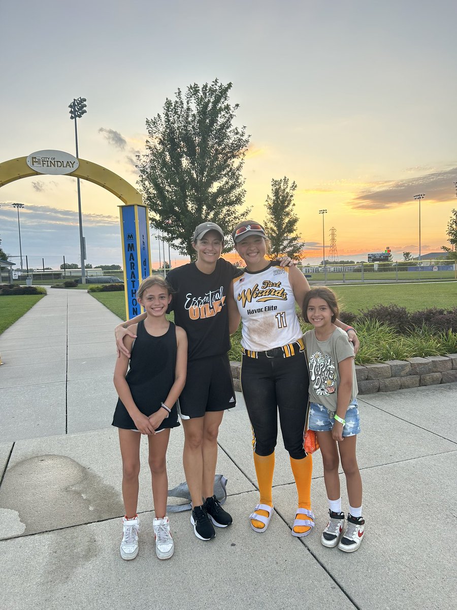Katedkeiffer's tweet photo. Officially an Oiler 🖤🧡 @Wizards_Havoc @UFOilerSoftball @DloweOilerkid https://t.co/OkFRYpz8n1