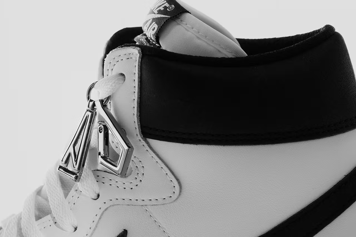 A Ma Maniére x Jordan Air Ship "White/Black"

Releasing in 40 minutes at 11AM EST/8AM PST

$140 retail

a-ma-maniere.com/pages/amm-airs…