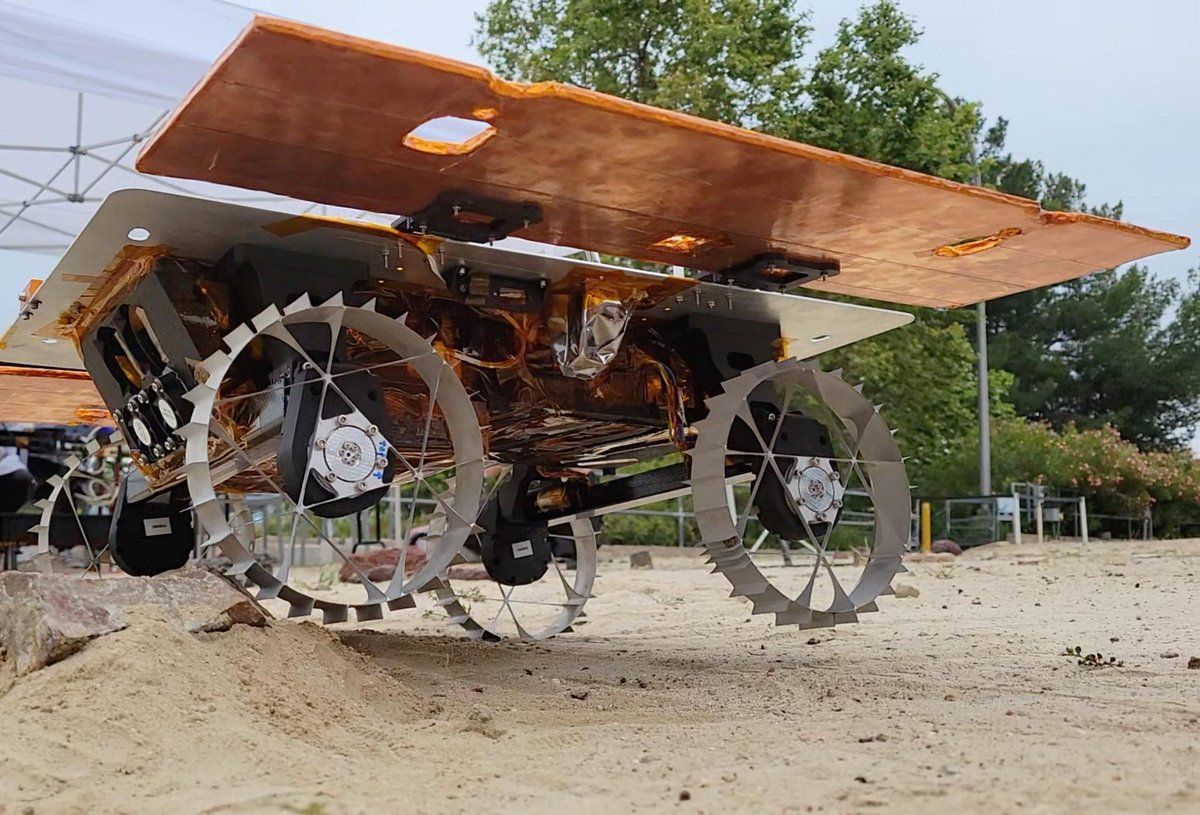 wavingfrommoon's tweet image. #spaceupdate CADRE mini rover drives over a rock in JPL's Mars yard, the team successfully tested a new wheel design, surface navigation, software, and mobility capabilities. Images released by NASA JPL
#Rovers #SpaceExploration