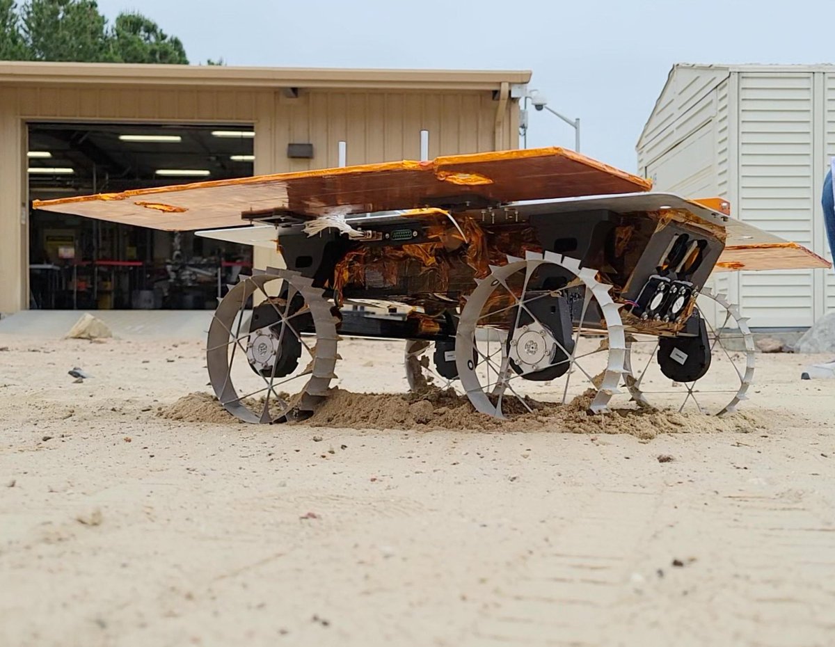 wavingfrommoon's tweet image. #spaceupdate CADRE mini rover drives over a rock in JPL's Mars yard, the team successfully tested a new wheel design, surface navigation, software, and mobility capabilities. Images released by NASA JPL
#Rovers #SpaceExploration