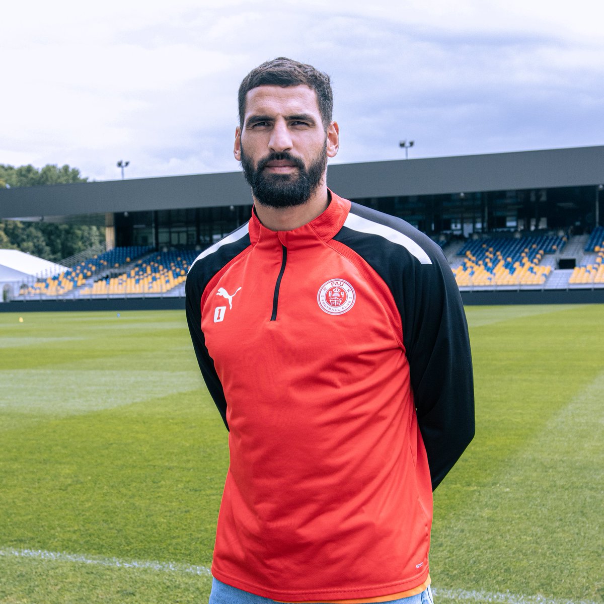 Mehdi Jeannin est 🟡🔵 ! 

Gardien expérimenté avec 107 matchs de Ligue 2 à son actif, Mehdi rejoint les buts Palois. Il portera le numéro 40 . 

Bienvenue Mehdi ! 👑

#PauFC #Ligue2BKT