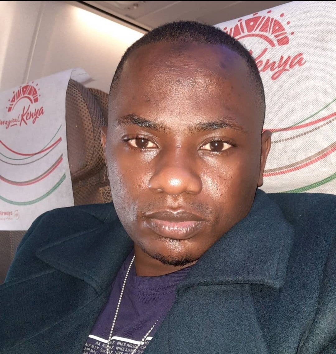 mayanja_hussein's tweet photo. Life made me leave ma mama in the hood in the way I never wanted and set out to hustle. But one day I will go back and pick her up and give her the royal treatment she deserves. https://t.co/vAxgZ6Ndtf