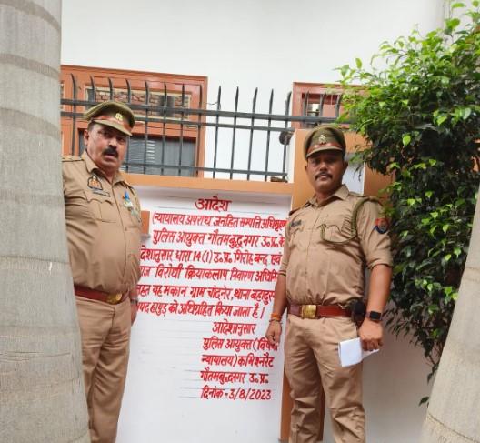 noidapolice's tweet photo. .@CP_Noida के नेतृत्व में शासन द्वारा चिन्हित कुख्यात अपराधियों के विरुद्ध की जा रही है लगातार कड़ी कार्रवाई। 
14(1) गैंगस्टर एक्ट की कार्रवाई के तहत गैंग सदस्य सुदेश उर्फ टिल्लू की अवैध रुप से अर्जित अचल सम्पत्ति (अनुमानित कीमत 02 करोड़ 06 हजार रुपये) को अधिग्रहण किया गया। https://t.co/N00AS3KsJT