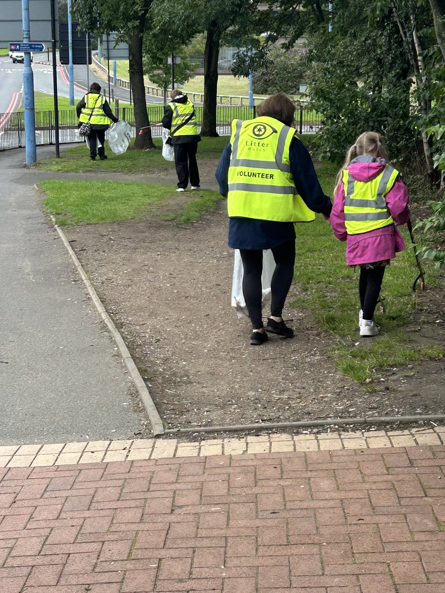 Litterwatch1's tweet photo. #litterwatch #thankyou #sandwellcoronationclean @sandwellcouncil @SercoESUK https://t.co/sRIUWgeOaf