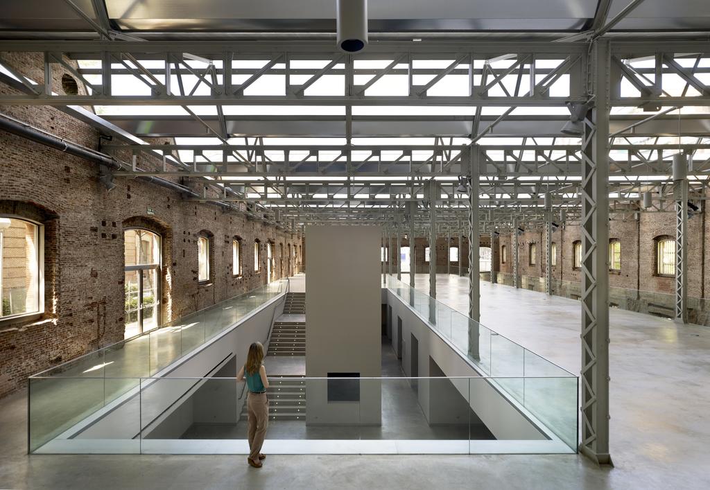 The Daoiz y Velarde Arsenal was originally a barracks it was then redeveloped as a cultural centre by <a href="/R_deLa_Hoz/">Rafael de La-Hoz</a> using many materials including @vmzincuk financial problems hindered it initially but now it flourishes as an artistic centre for young people