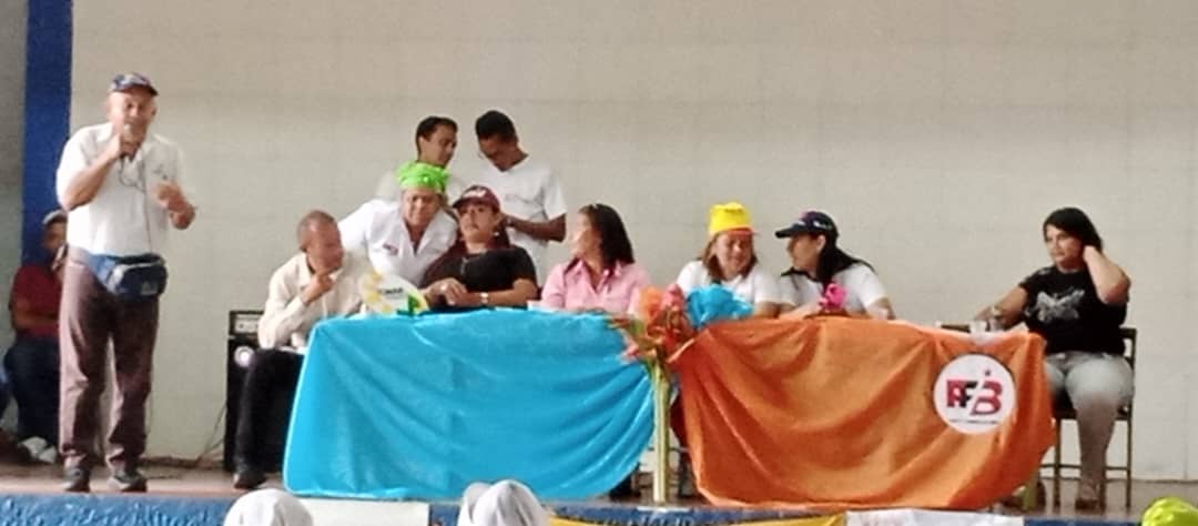 cnaecarabobo's tweet photo. Nos Crecemos 💪🏻🔟

Así estuvo el Encuentro Político de la CNAE con su FFB junto al Equipo Político Nacional y Estadal y el CDCE desde #Guacara 👩🏼‍🍳💜❤️🇻🇪

@_LaAvanzadora @pedrodiazg59 @NorelysABolivar @rafaellacava10

#YoIzoMiBandera https://t.co/eFva260rHA