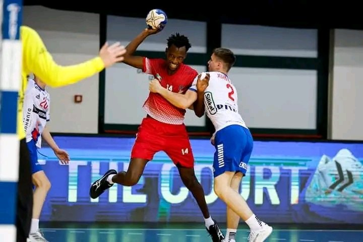Umucomedia's tweet photo. 🤾🇧🇮Après avoir perdu contre les îles Féroé hier lors de la Coupe du Monde de handball des moins de 19 ans, avec un score de 53-21 en faveur des îles Féroé, l'équipe nationale burundaise de #handall va affronter la Suède à 17h. https://t.co/St6rry51mF