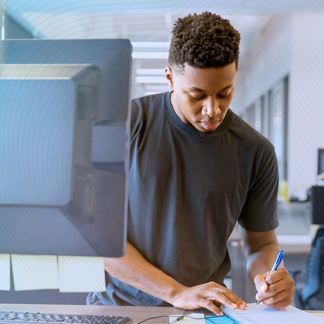 It's never too late to start your bachelor's degree! With the flexibility to complete coursework exclusively online and a variety of programs to choose from, there's no excuse. 😉 Classes start September 18. 

Find a program that fits your goals: ow.ly/7ix050PrTiU