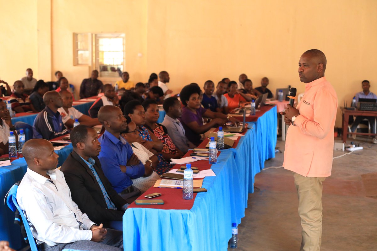 GakenkeDistrict's tweet photo. Vice Mayor ED @AimeNiyonsenga 
yasoje amahugurwa y'iminsi 4 yarimo kubera mu cyumba cy'inama cya Tantum Ergo yateguwe kubufanye bwa @RBCRwanda na @RwandaLocalGov agamije kongerera ubushobozi abakozi b'Utugari bashinzwe Iterambere n'Imibereho Myiza (SEDO) mu Karere kubijyanye, https://t.co/r3pWTGHwbG