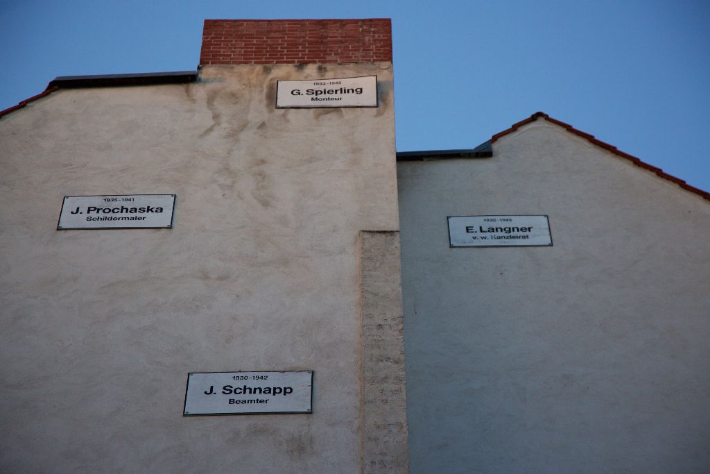 slowberlin's tweet photo. "The holocaust seeps strongly through the surface of the modern metropolis, not only in the shape of bullet-strafed walls and bombed-out spaces, but also the sculptures and artworks that dot the streets and parks."

@IanOfWords on the Art of Remembrance.

https://t.co/te6CyFZLg4 https://t.co/szaVbAtwbg