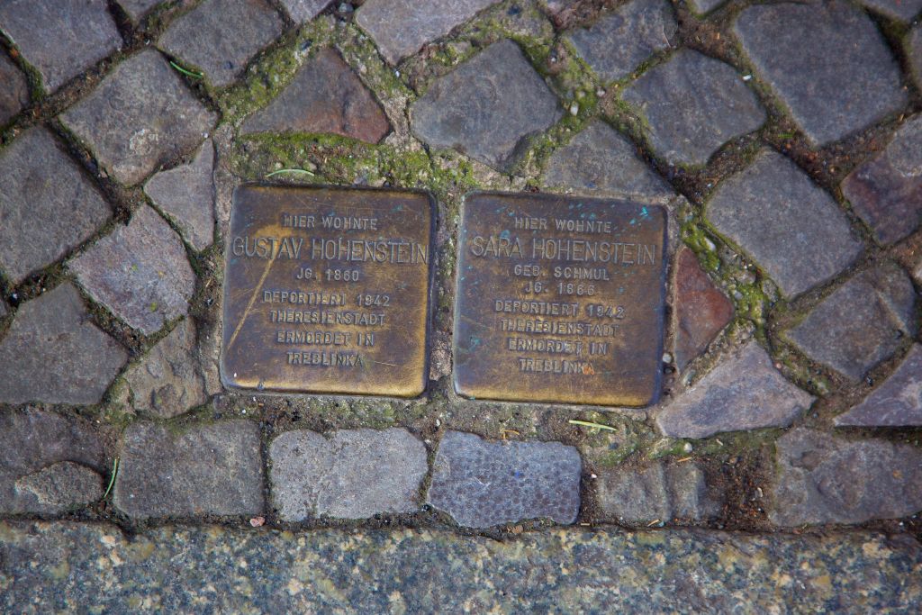 slowberlin's tweet photo. "The holocaust seeps strongly through the surface of the modern metropolis, not only in the shape of bullet-strafed walls and bombed-out spaces, but also the sculptures and artworks that dot the streets and parks."

@IanOfWords on the Art of Remembrance.

https://t.co/te6CyFZLg4 https://t.co/szaVbAtwbg
