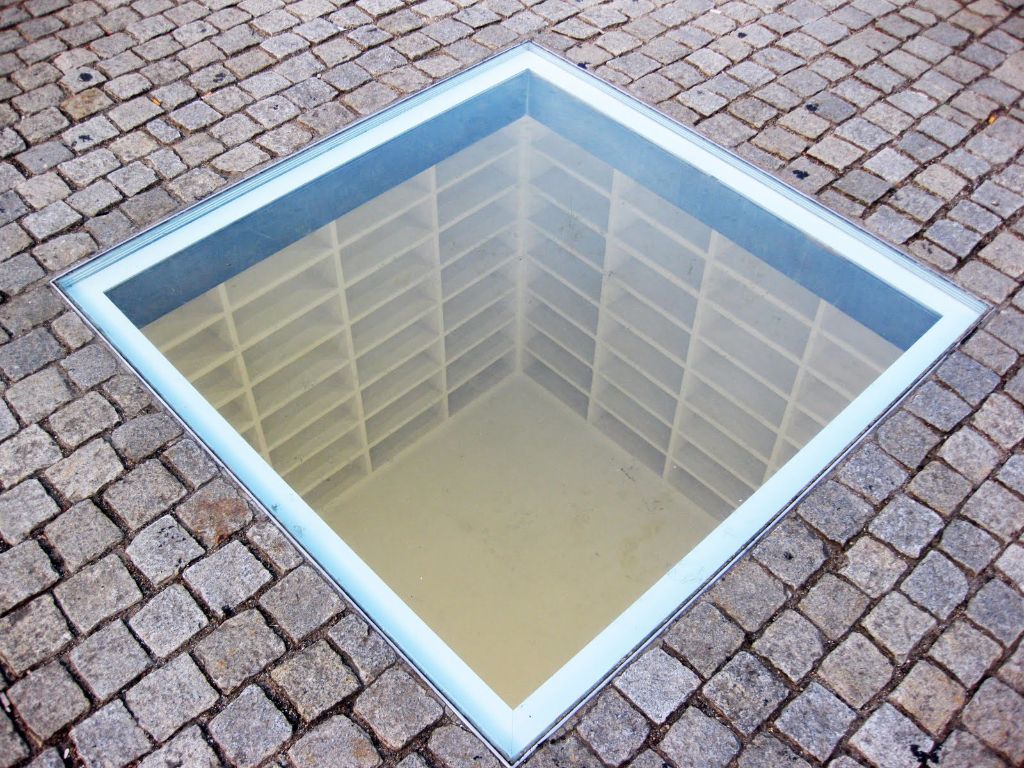 slowberlin's tweet photo. "The holocaust seeps strongly through the surface of the modern metropolis, not only in the shape of bullet-strafed walls and bombed-out spaces, but also the sculptures and artworks that dot the streets and parks."

@IanOfWords on the Art of Remembrance.

https://t.co/te6CyFZLg4 https://t.co/szaVbAtwbg