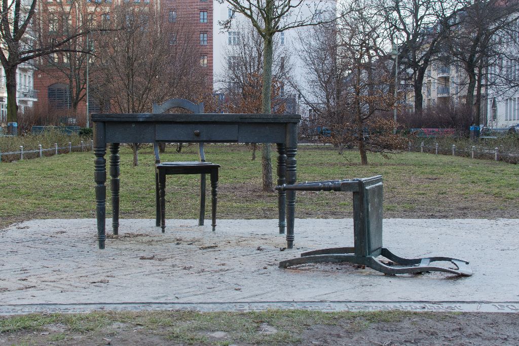 slowberlin's tweet photo. "The holocaust seeps strongly through the surface of the modern metropolis, not only in the shape of bullet-strafed walls and bombed-out spaces, but also the sculptures and artworks that dot the streets and parks."

@IanOfWords on the Art of Remembrance.

https://t.co/te6CyFZLg4 https://t.co/szaVbAtwbg