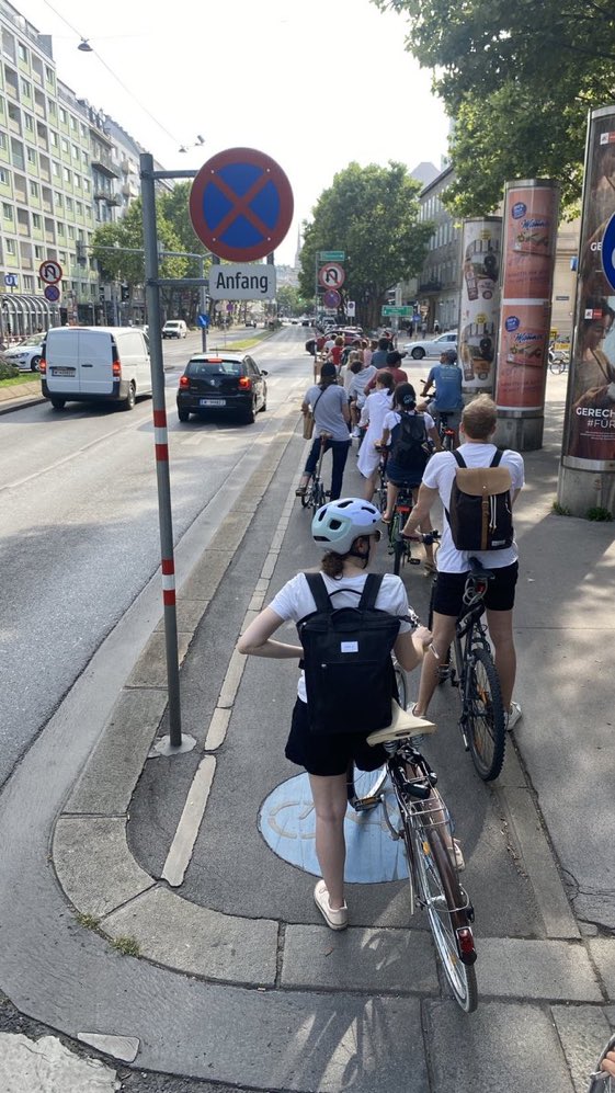 _dmoser's tweet photo. 🚗 🚗🚗🚗🚗🚗🚗
The arrogance of space 👇👇
📸 @andisiler https://t.co/nmWm0V1La5