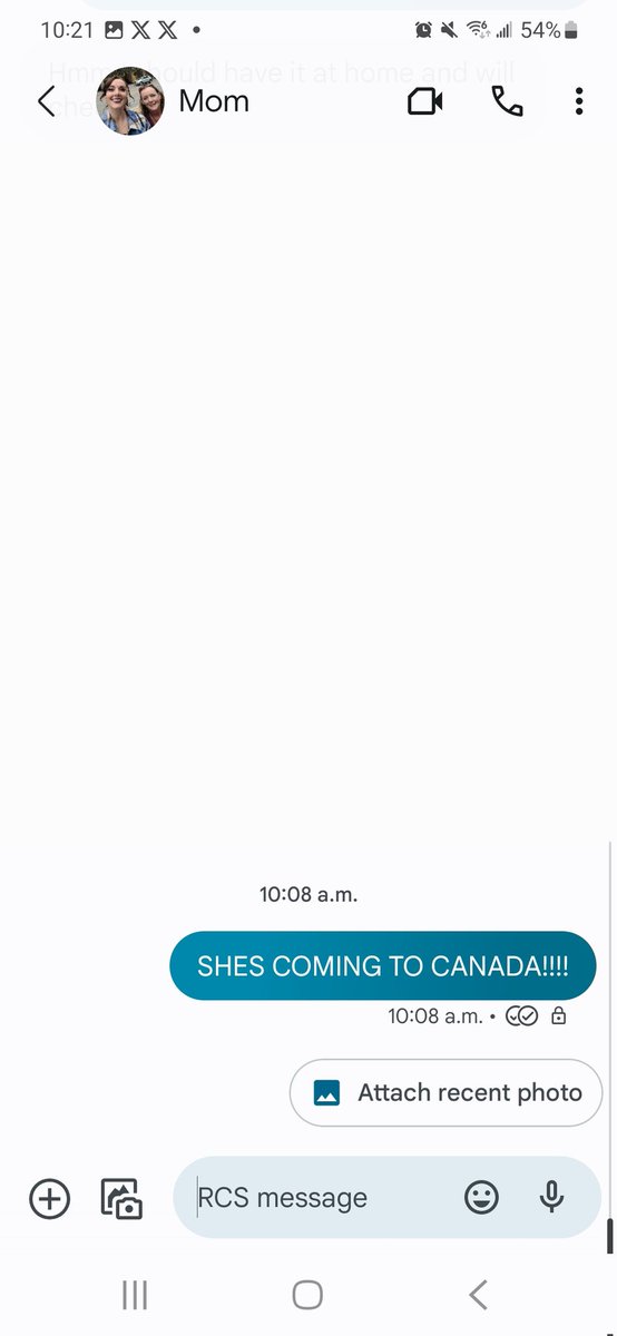 amandafron's tweet photo. @taylorswift13 @gracieabrams When I tell you I screamed, and then had to explain to my nephew why I was do happy all while texting everyone 😆😆 https://t.co/94kdFr23NB