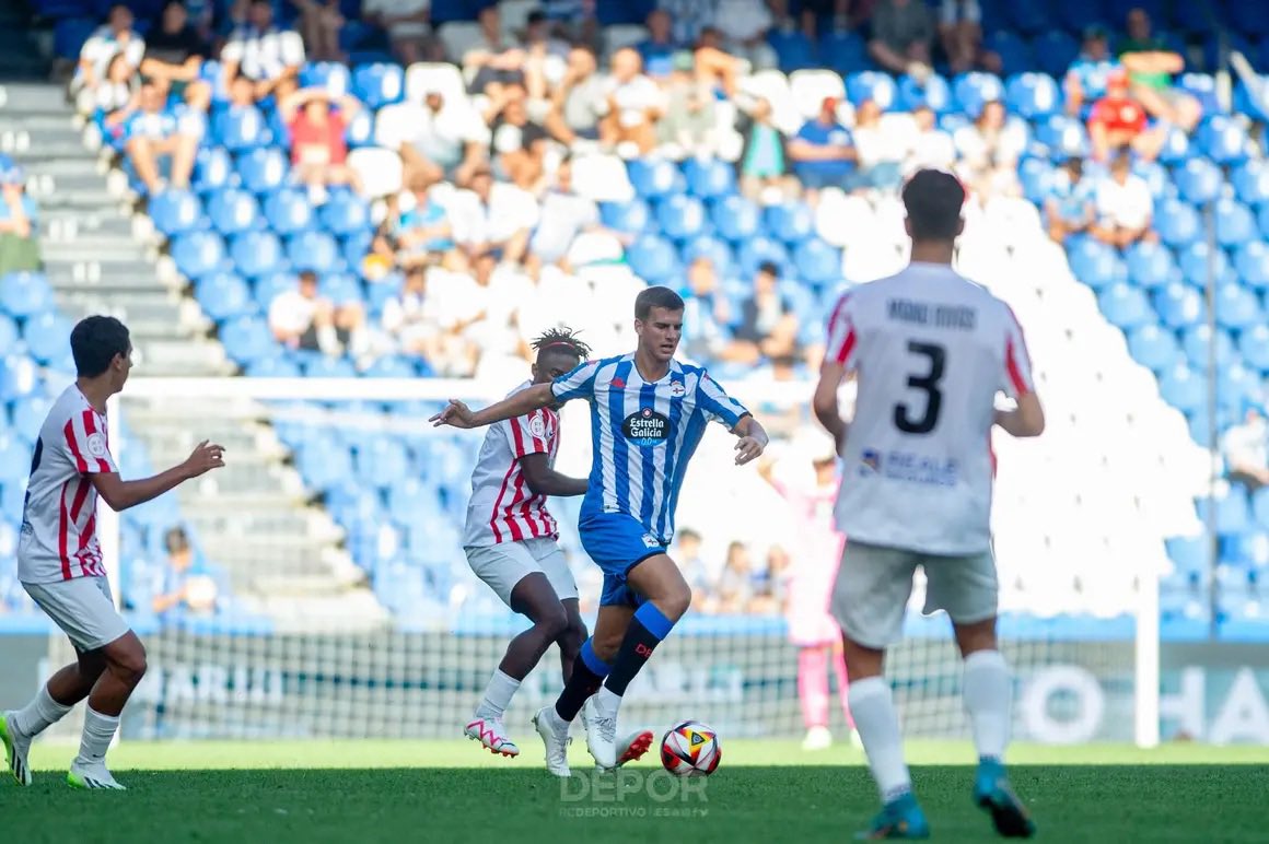 FerSomolinos's tweet photo. Muy feliz e ilusionado, a por más!!!
@rcdeportivo 🏟️😄🙌🏾 https://t.co/NH1dFqZJis