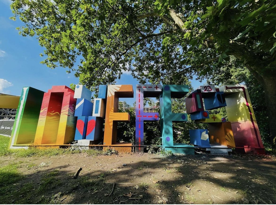 Danas počinje LoveFest – muzički festival koji se redovno održava na jugu Srbije u Vrnjačkoj Banji. Neka od imena izvođača koje će publika čuti sa glavne scene jesu švedski tehno-producent Adam Bejer i belgijska didžejka Šarlota de Vit. <a href="/LovefestRS/">LovefestRS</a>