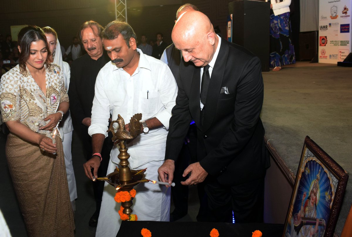 Brilliance Ignites at the Grand Inauguration of the Jagran Film Festival! 🎥✨
As the radiant lamps were lit, the stars of the film industry illuminated the event with their presence. Honorable Minister L. Murugan, Rajesh Kumar, Kajol, Boney Kapoor, Anupam Kher, Rahul Rawail,